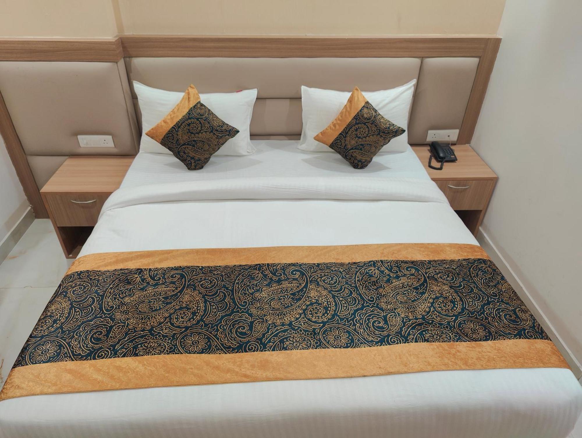 Couette-café Decent Suites Inn- Mahipalpur, Delhi Airport, Aerocity