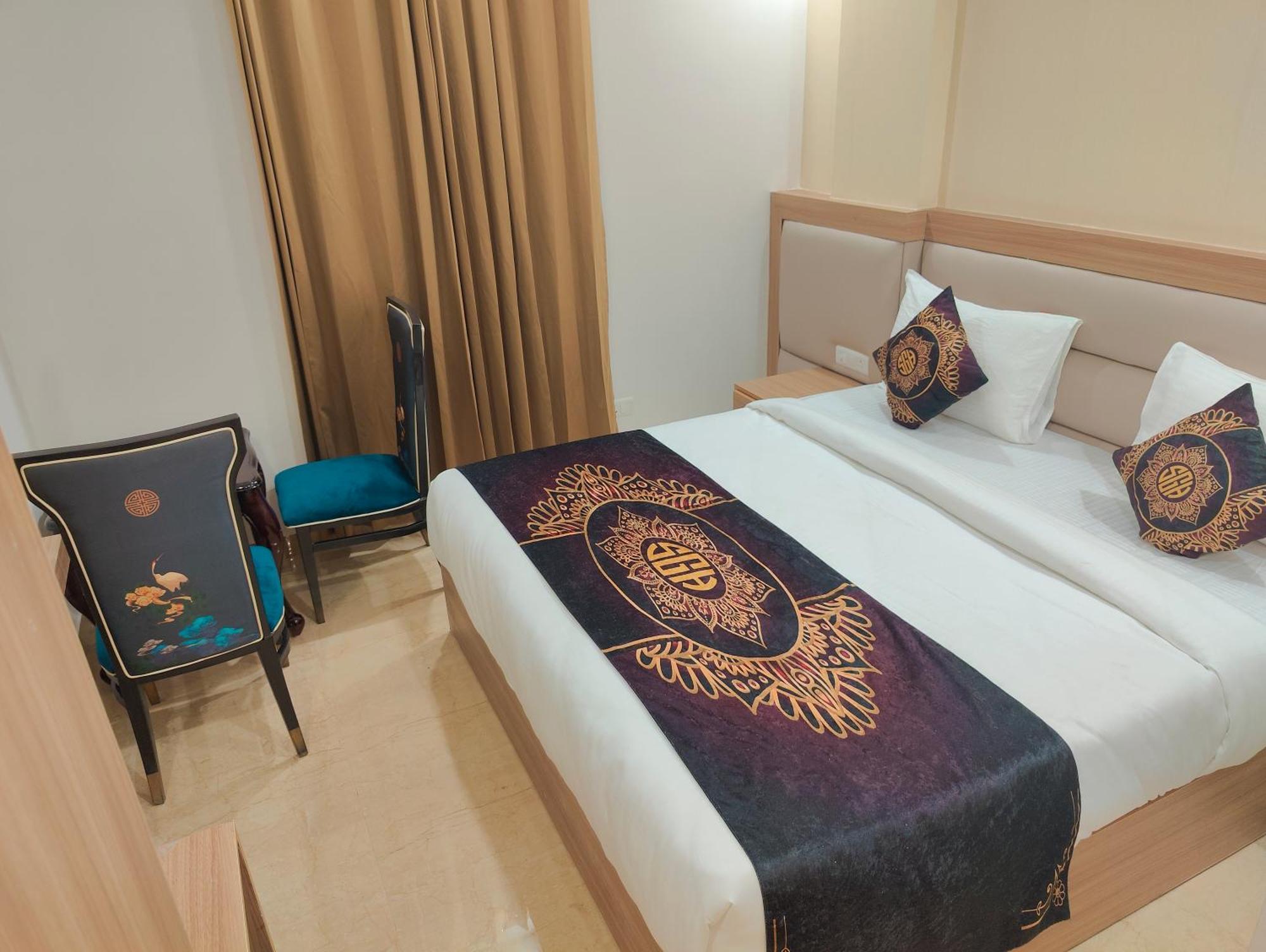 Couette-café Decent Suites Inn- Mahipalpur, Delhi Airport, Aerocity 4*