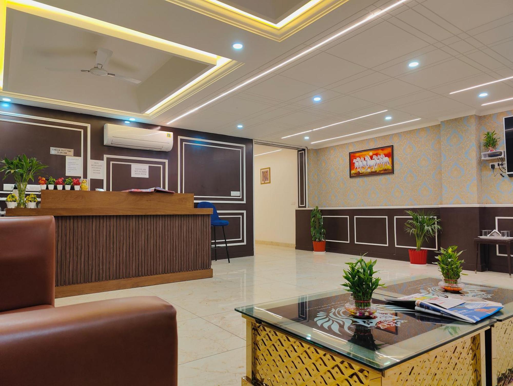 Decent Suites Inn- Mahipalpur, Delhi Airport, Aerocity Couette-café 4*