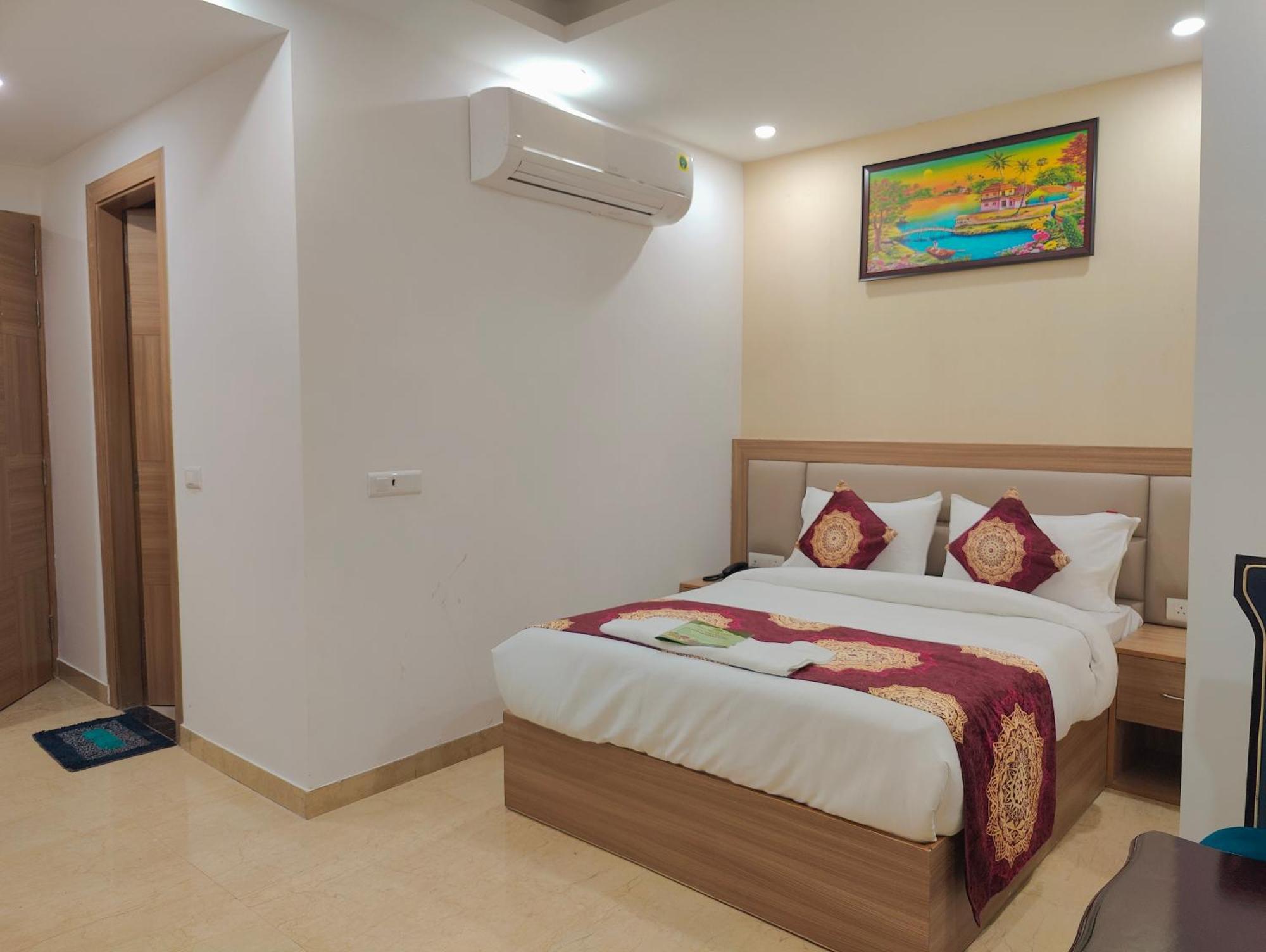 Decent Suites Inn- Mahipalpur, Delhi Airport, Aerocity Couette-café New Delhi