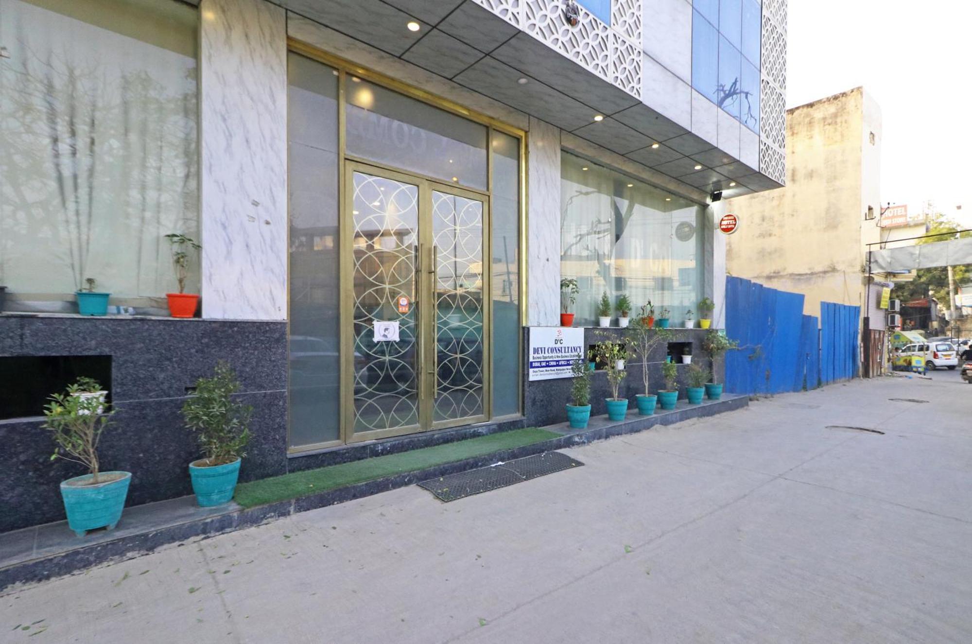 Decent Suites Inn- Mahipalpur, Delhi Airport, Aerocity Couette-café 4*