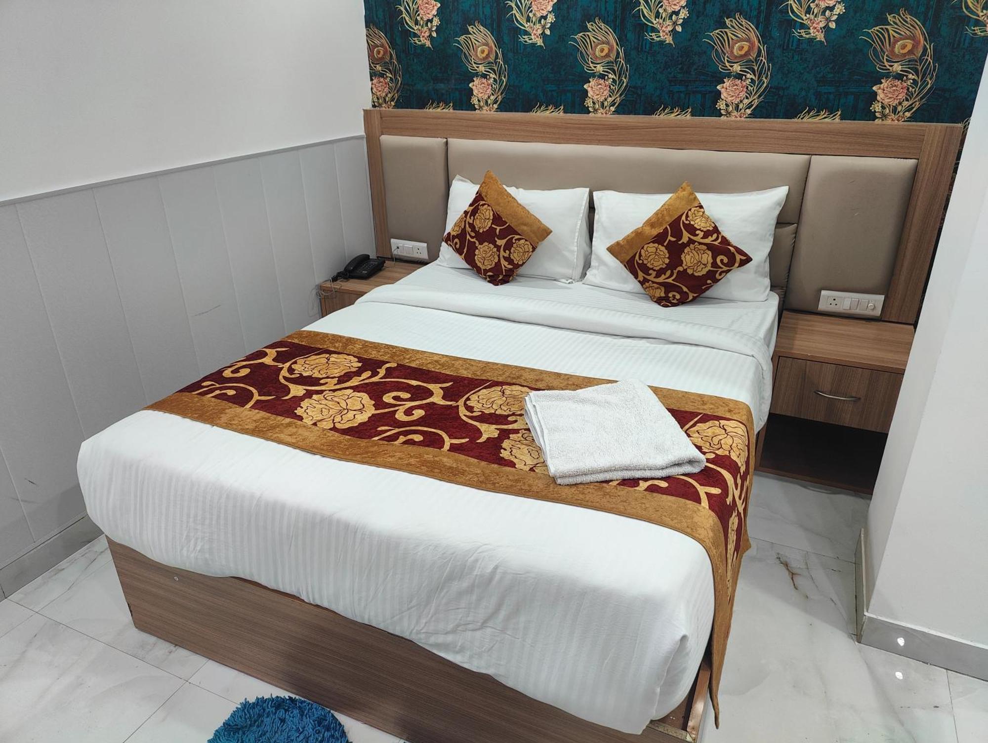 Couette-café Decent Suites Inn- Mahipalpur, Delhi Airport, Aerocity
