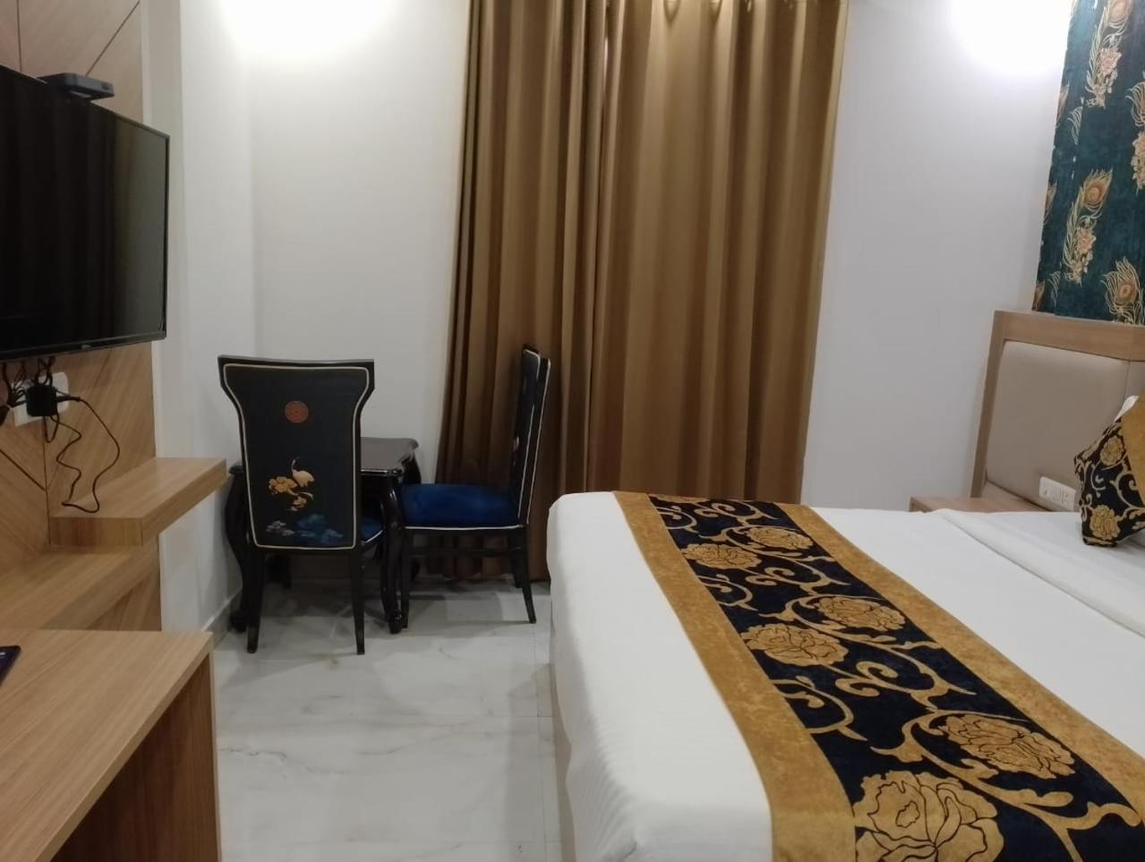 Couette-café Decent Suites Inn- Mahipalpur, Delhi Airport, Aerocity New Delhi