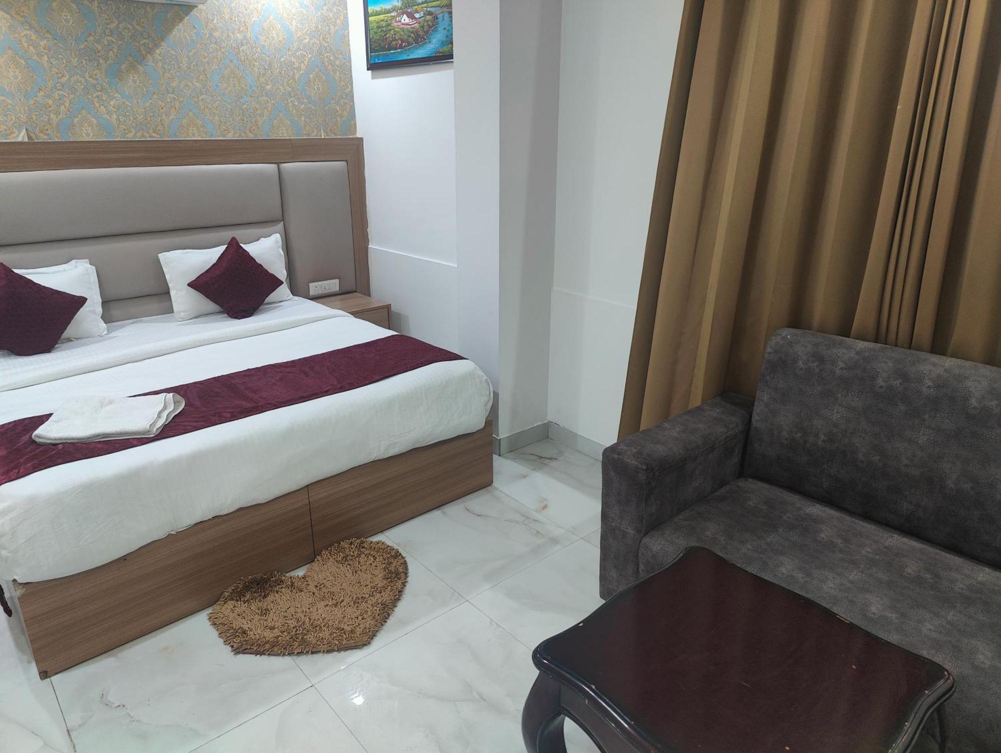 Decent Suites Inn- Mahipalpur, Delhi Airport, Aerocity Couette-café New Delhi