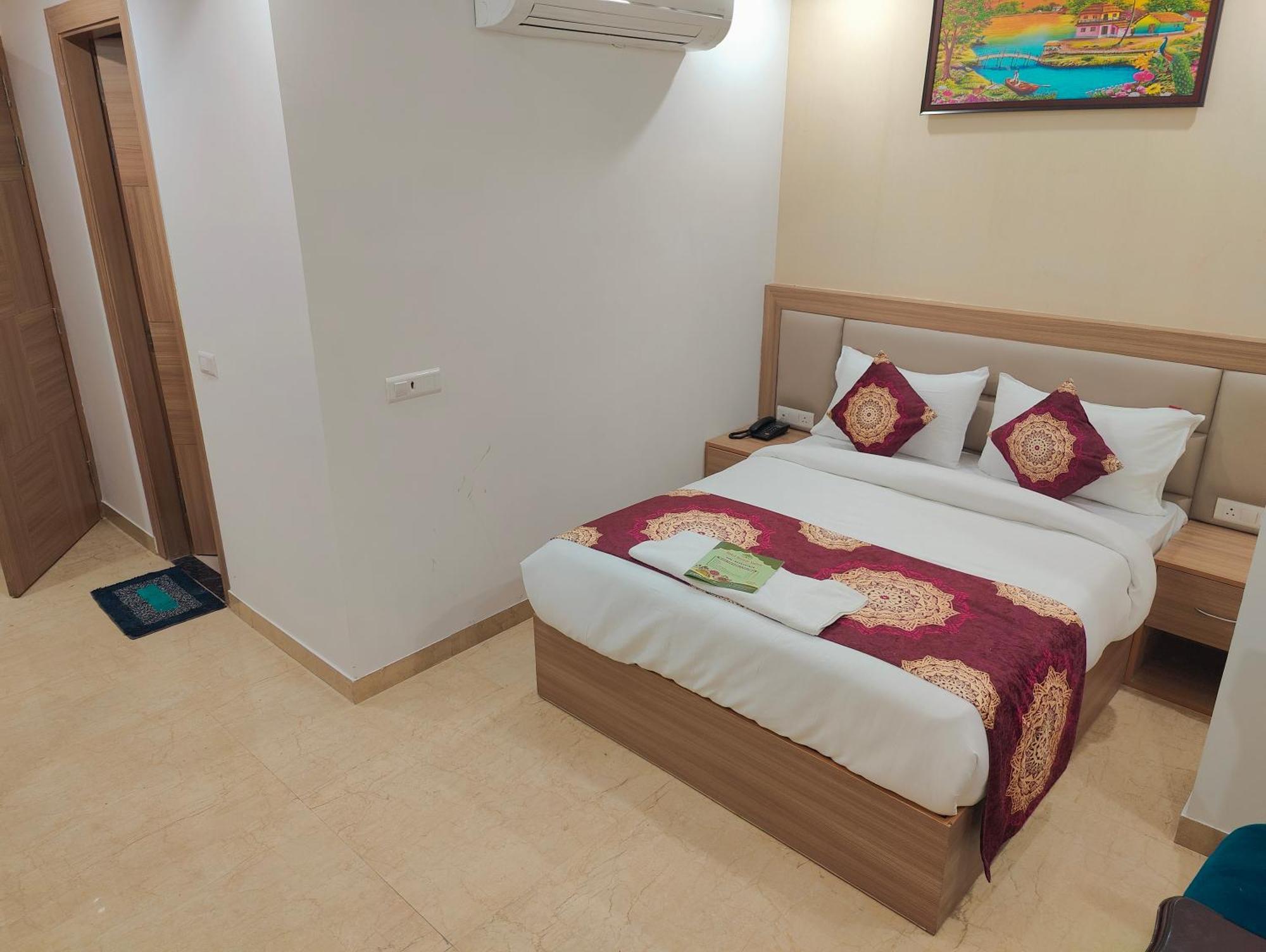 Couette-café Decent Suites Inn- Mahipalpur, Delhi Airport, Aerocity New Delhi