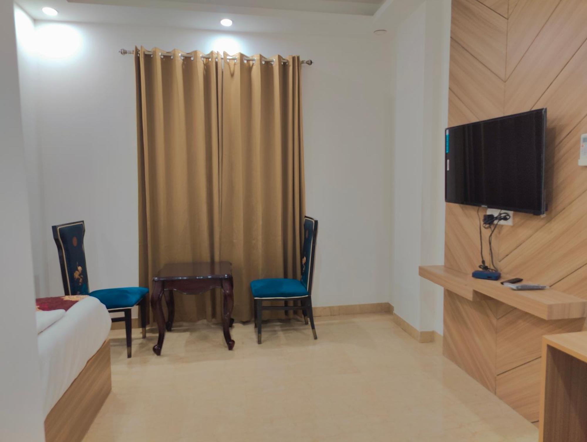 Couette-café Decent Suites Inn- Mahipalpur, Delhi Airport, Aerocity