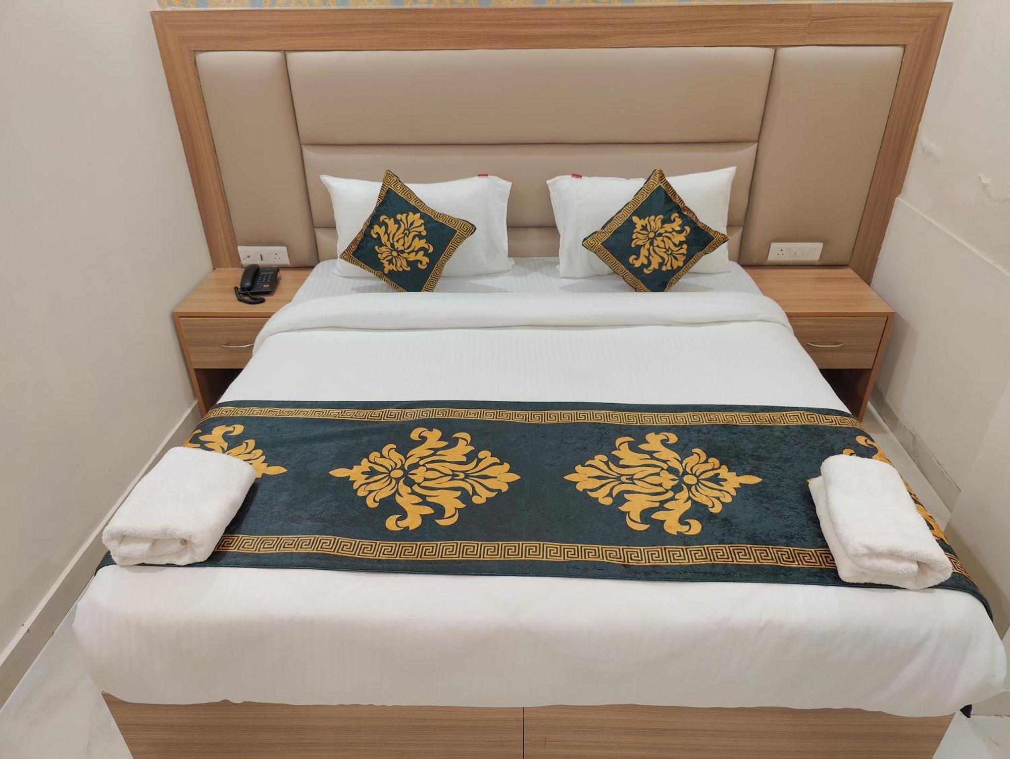 Couette-café Decent Suites Inn- Mahipalpur, Delhi Airport, Aerocity New Delhi