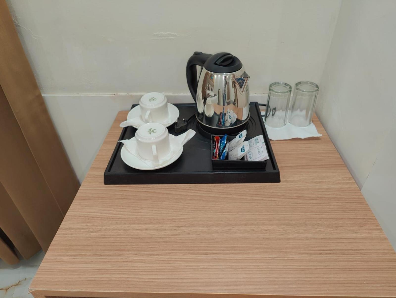Couette-café Decent Suites Inn- Mahipalpur, Delhi Airport, Aerocity 4*