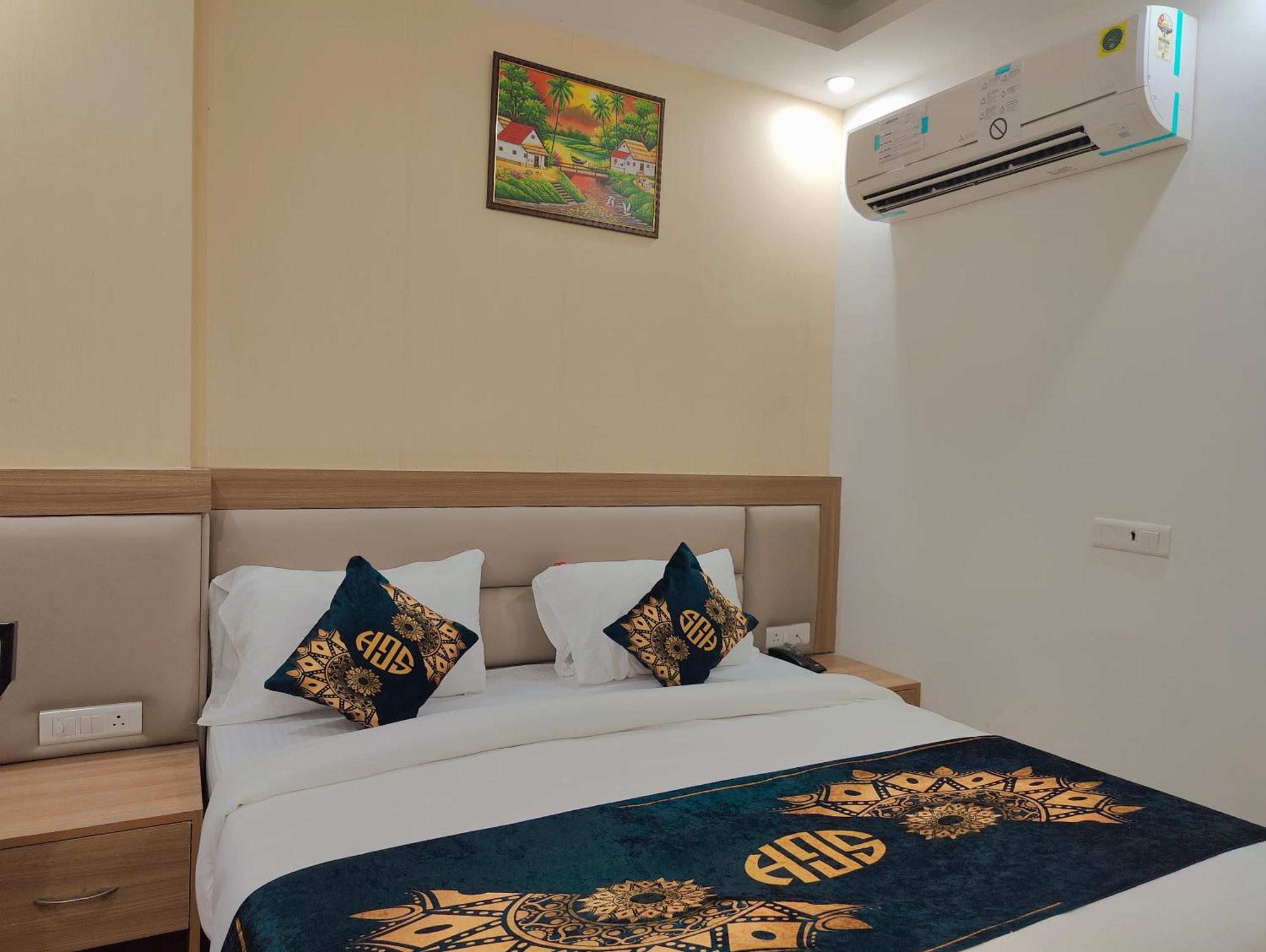 Decent Suites Inn- Mahipalpur, Delhi Airport, Aerocity Couette-café 4*